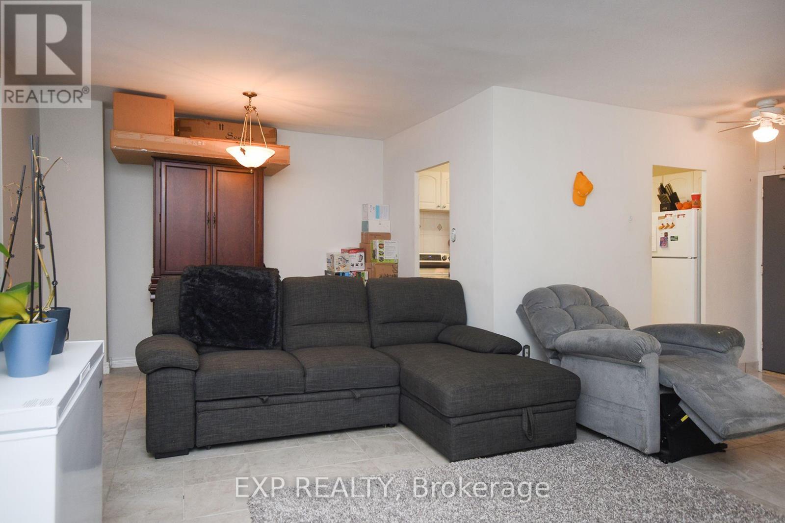 607 - 67 Richmond Street, Richmond Hill, Ontario  L4C 3Y3 - Photo 7 - N11984684