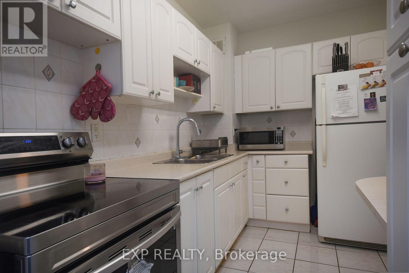607 - 67 Richmond Street, Richmond Hill, Ontario  L4C 3Y3 - Photo 9 - N11984684