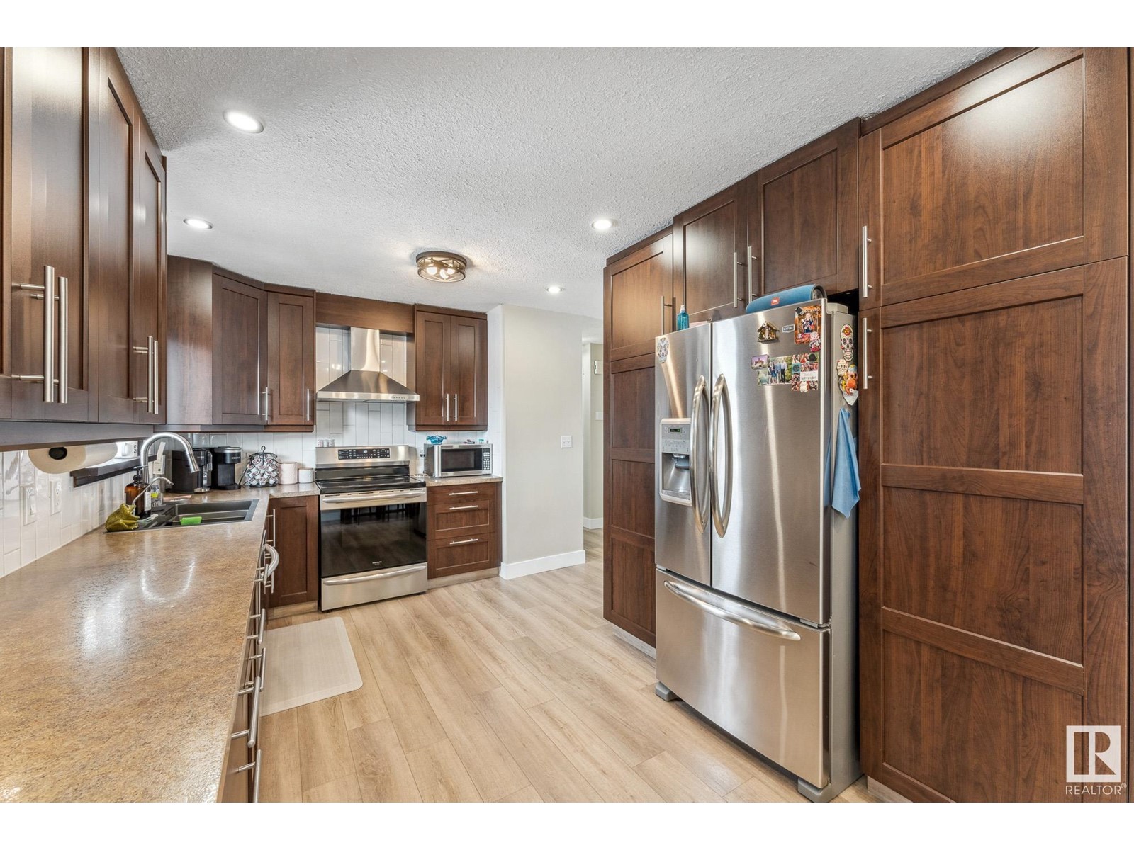 Property at 828A HERMITAGE WY image 1