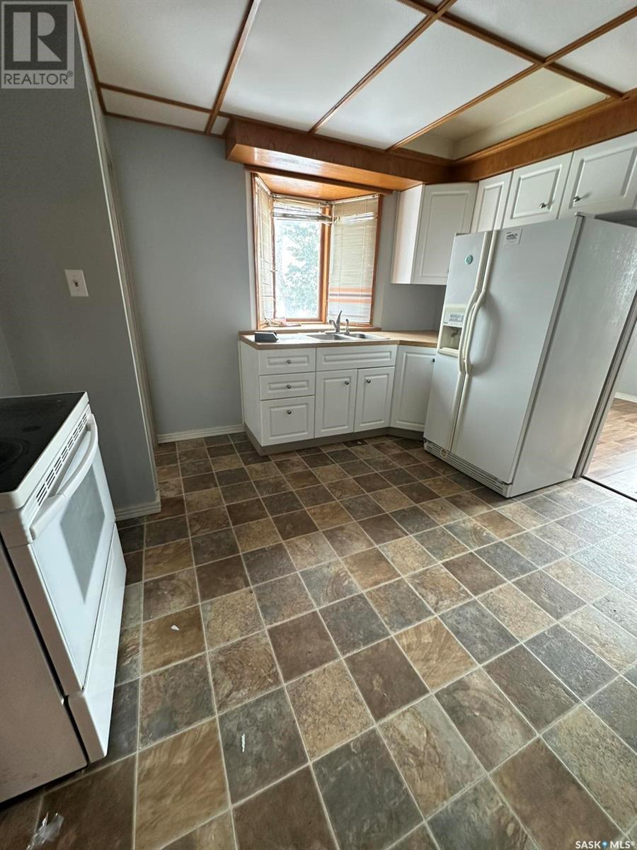 219 6th Avenue W, Kindersley, Saskatchewan  S0L 1S0 - Photo 12 - SK996417