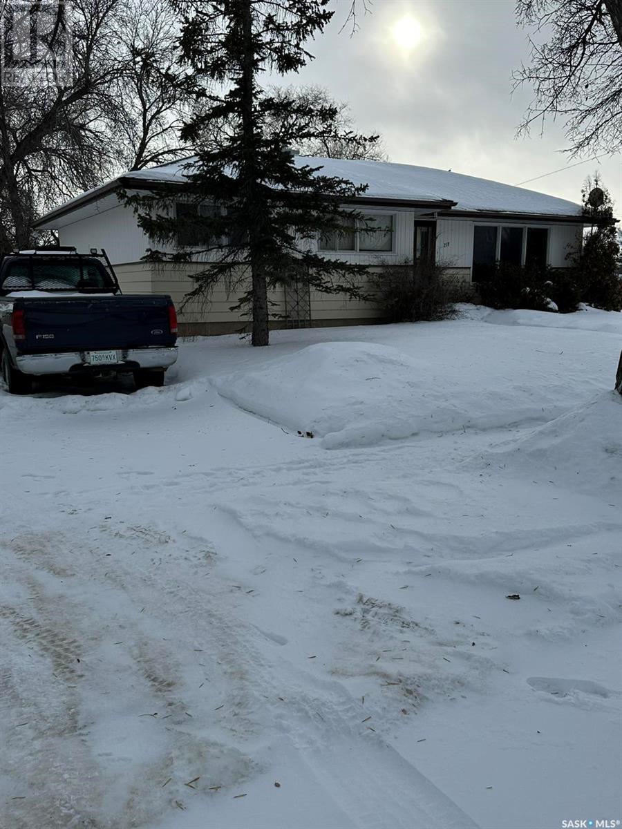 219 6th Avenue W, Kindersley, Saskatchewan  S0L 1S0 - Photo 3 - SK996417