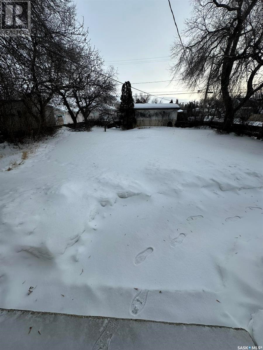 219 6th Avenue W, Kindersley, Saskatchewan  S0L 1S0 - Photo 9 - SK996417