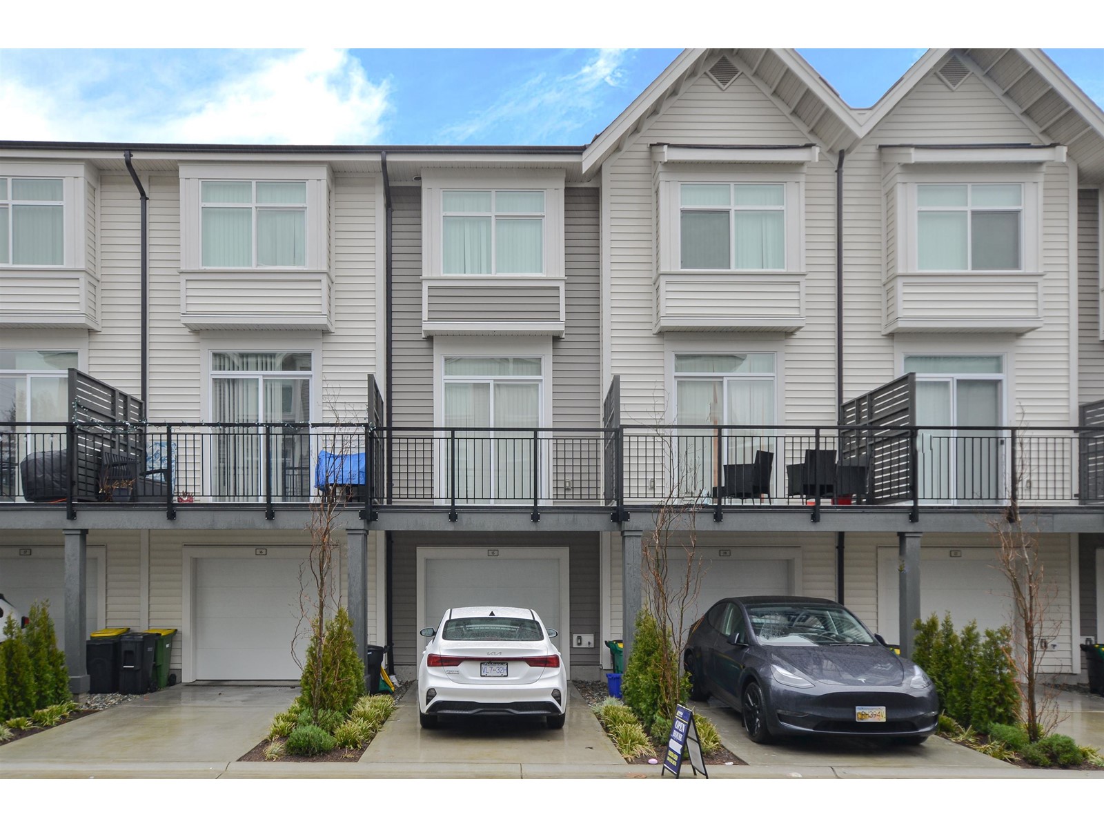 Property at 15 14151 58A AVENUE image 1