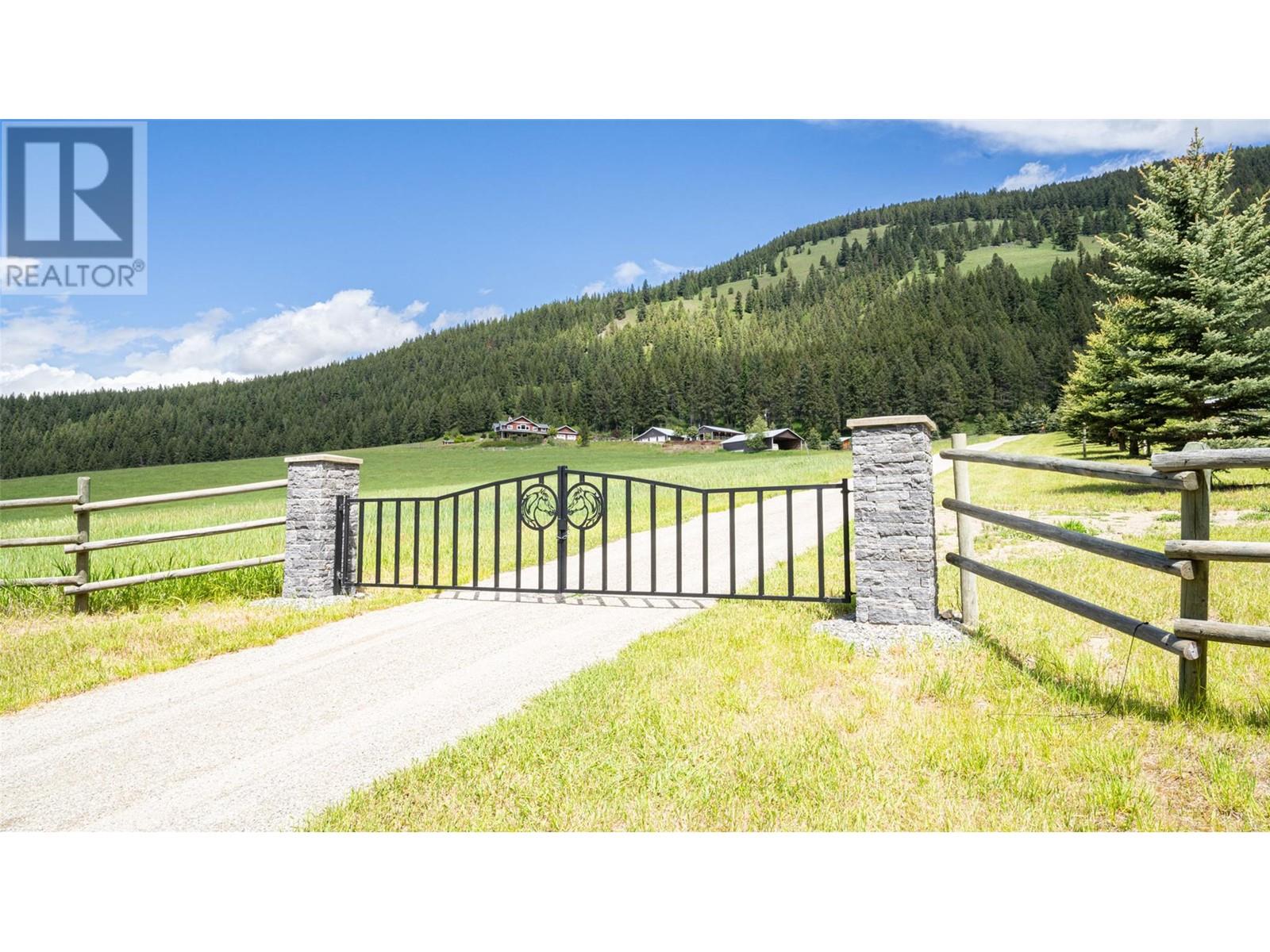 705 Creighton Valley Road, Lumby, British Columbia  V0E 2G1 - Photo 4 - 10336157