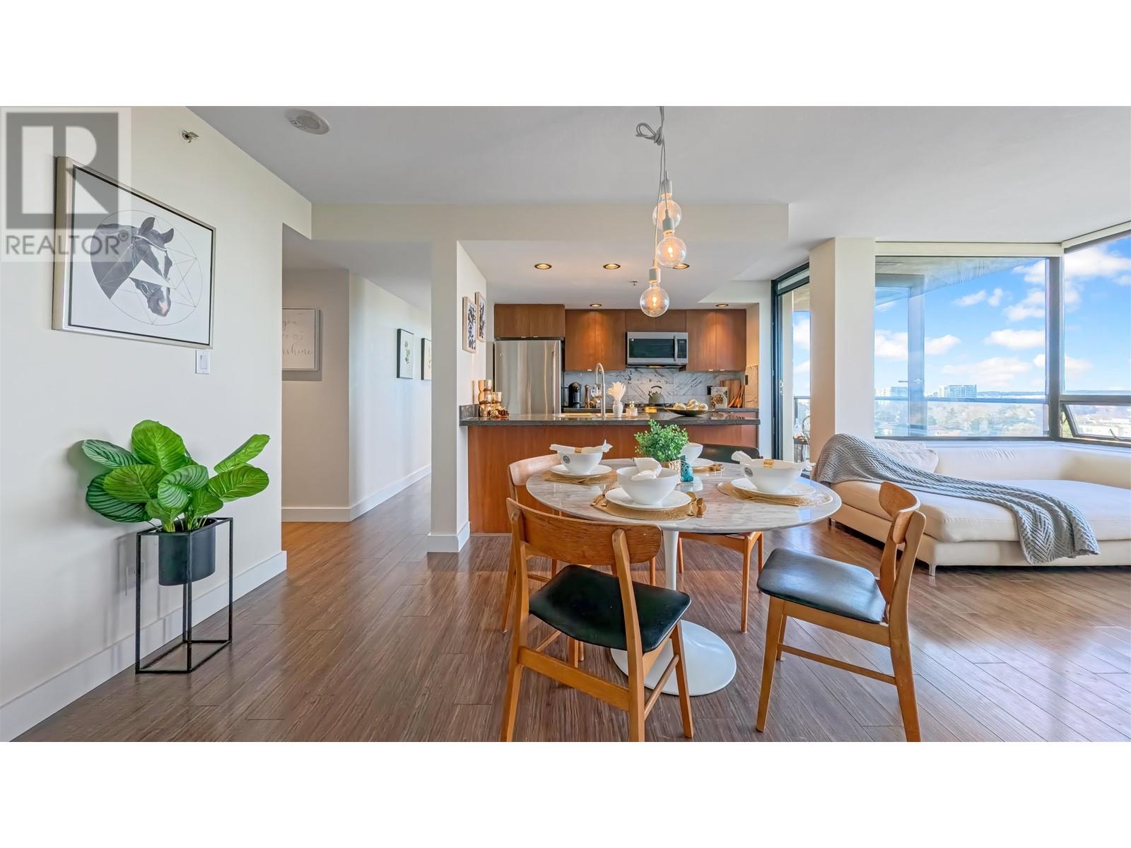 Listing Picture 2 of 40 : 1306 9180 HEMLOCK DRIVE, Richmond / 烈治文 - 魯藝地產 Yvonne Lu Group - MLS Medallion Club Member