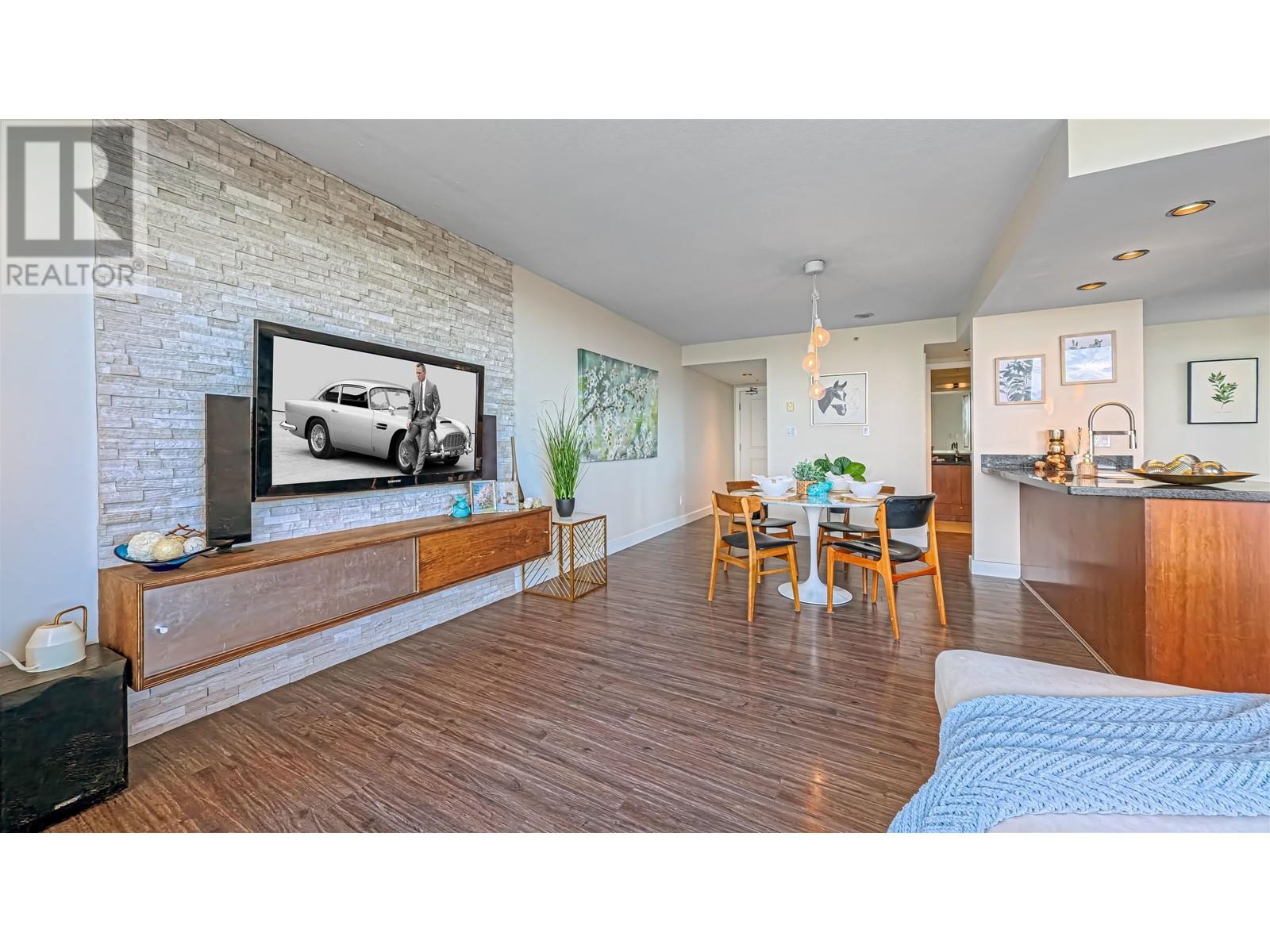 Listing Picture 7 of 40 : 1306 9180 HEMLOCK DRIVE, Richmond / 烈治文 - 魯藝地產 Yvonne Lu Group - MLS Medallion Club Member