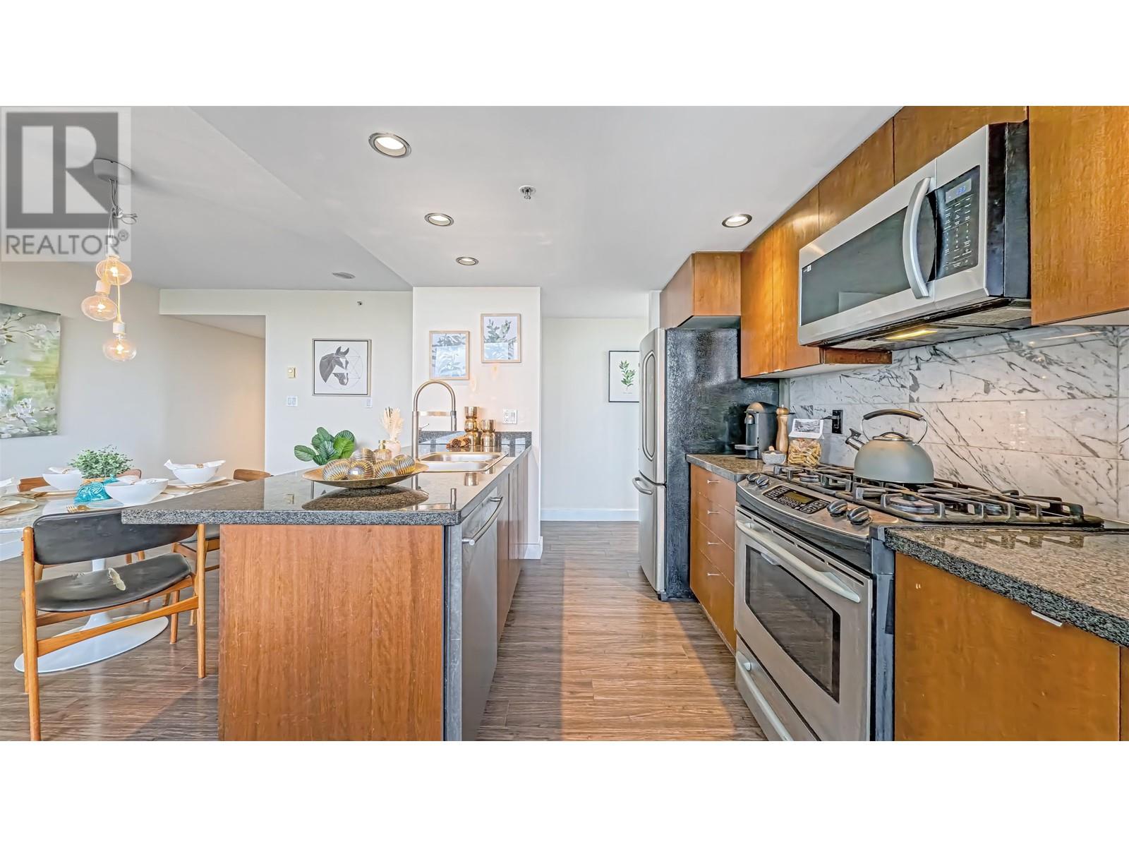 Listing Picture 11 of 40 : 1306 9180 HEMLOCK DRIVE, Richmond / 烈治文 - 魯藝地產 Yvonne Lu Group - MLS Medallion Club Member