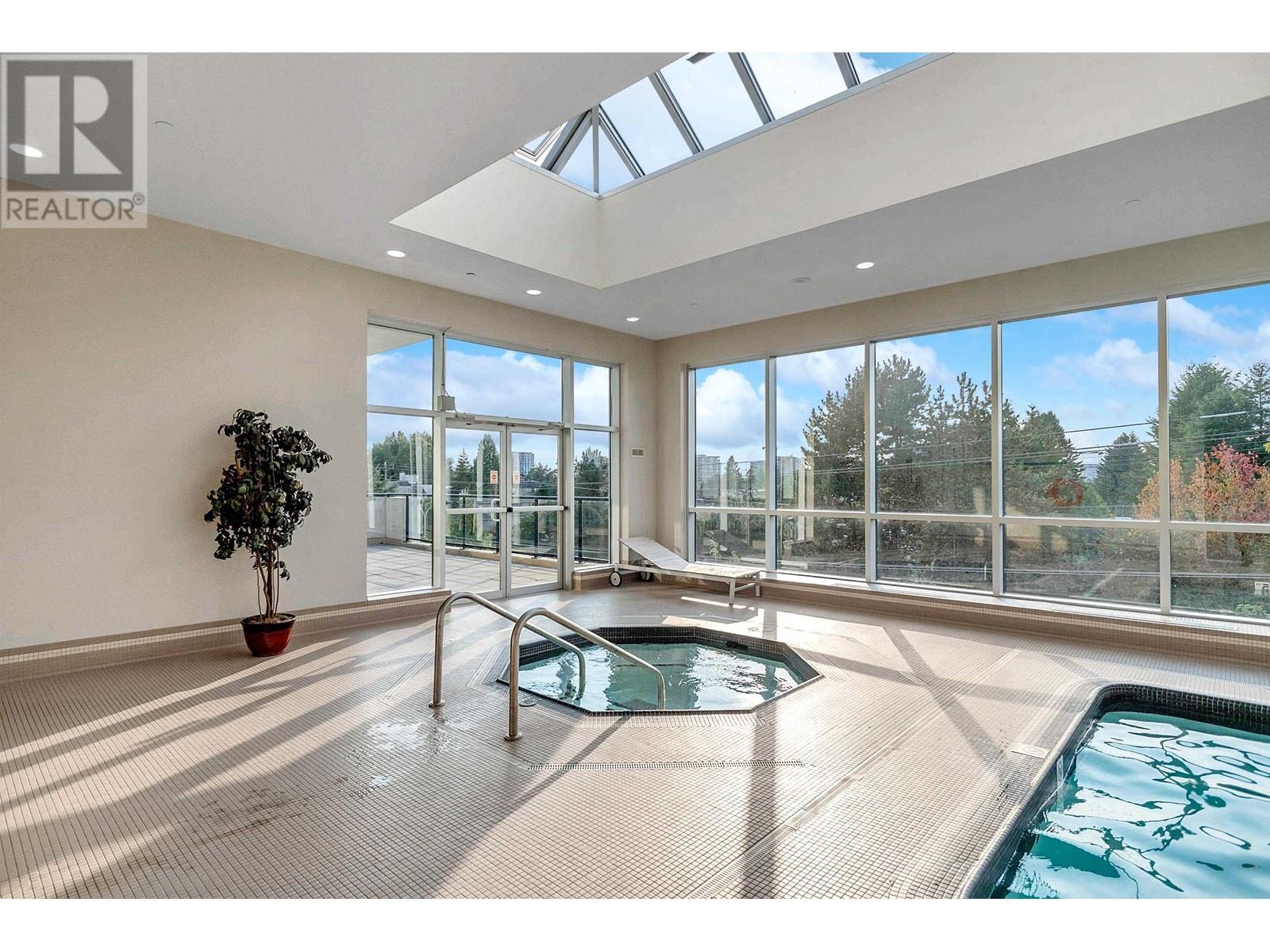 Listing Picture 34 of 40 : 1306 9180 HEMLOCK DRIVE, Richmond / 烈治文 - 魯藝地產 Yvonne Lu Group - MLS Medallion Club Member