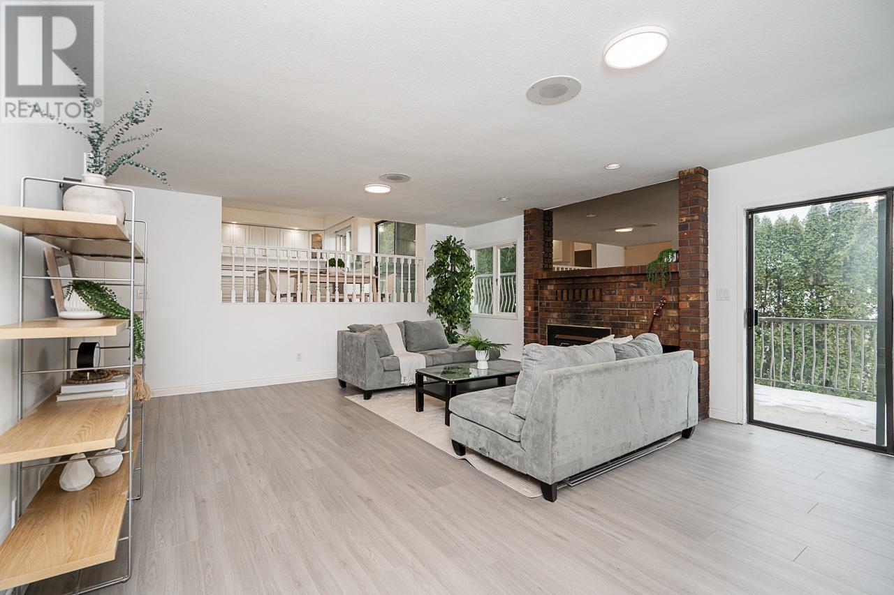 2948 Roseglen Court, Burnaby, British Columbia  V5A 3W4 - Photo 14 - R2965493
