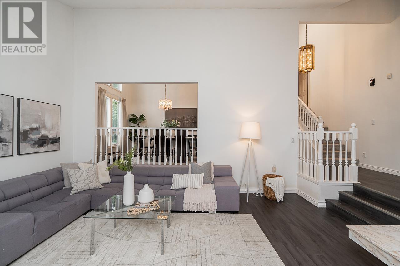 2948 Roseglen Court, Burnaby, British Columbia  V5A 3W4 - Photo 3 - R2965493