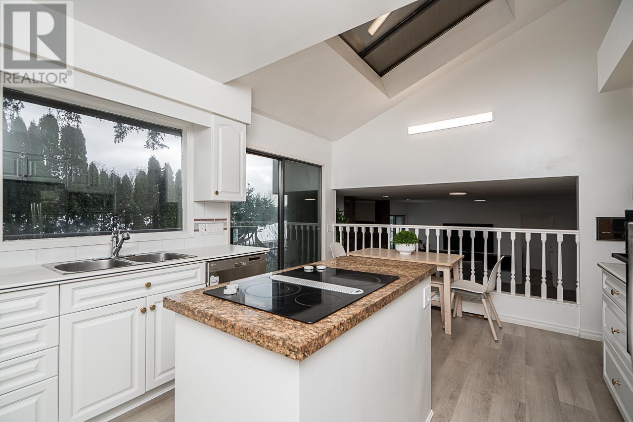 2948 Roseglen Court, Burnaby, British Columbia  V5A 3W4 - Photo 12 - R2965493