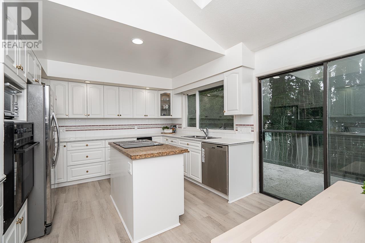 2948 Roseglen Court, Burnaby, British Columbia  V5A 3W4 - Photo 9 - R2965493