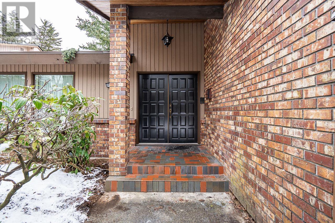 2948 Roseglen Court, Burnaby, British Columbia  V5A 3W4 - Photo 39 - R2965493