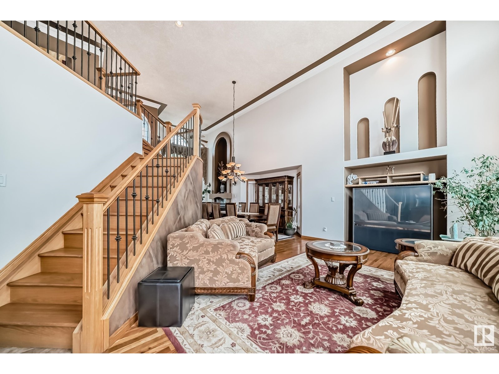 Property at 15907 91 ST NW image 3