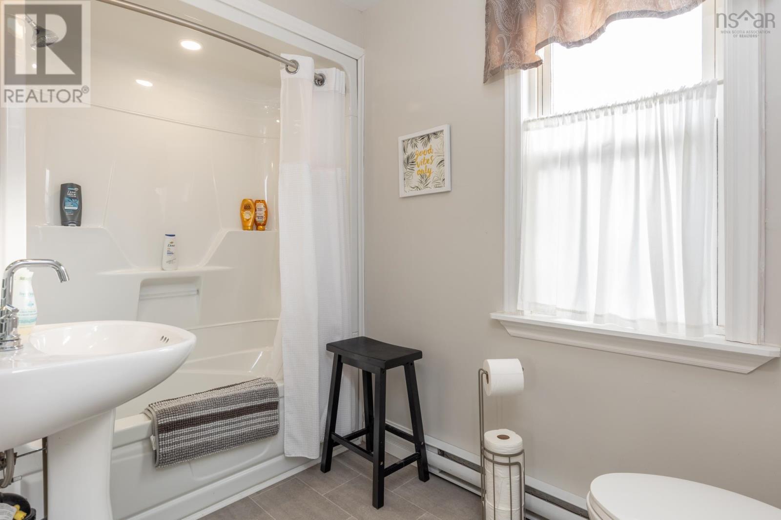 24 Albert Street, Yarmouth, Nova Scotia  B5A 3M9 - Photo 32 - 202425793