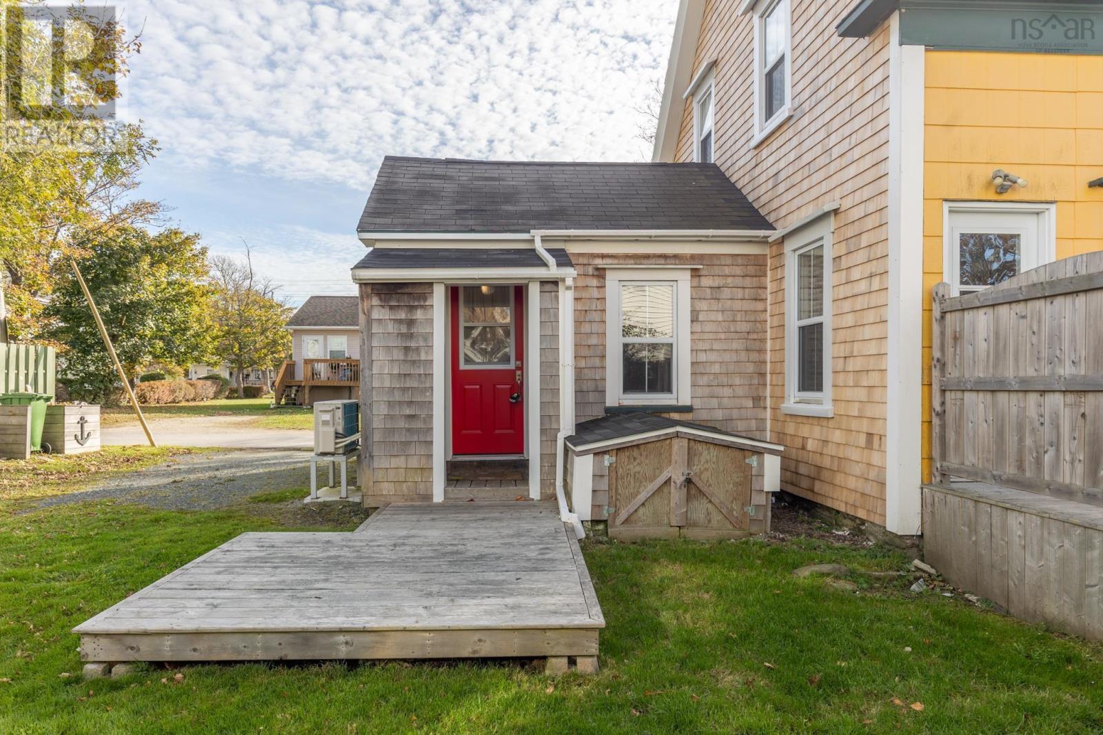 24 Albert Street, Yarmouth, Nova Scotia  B5A 2M9 - Photo 36 - 202500060