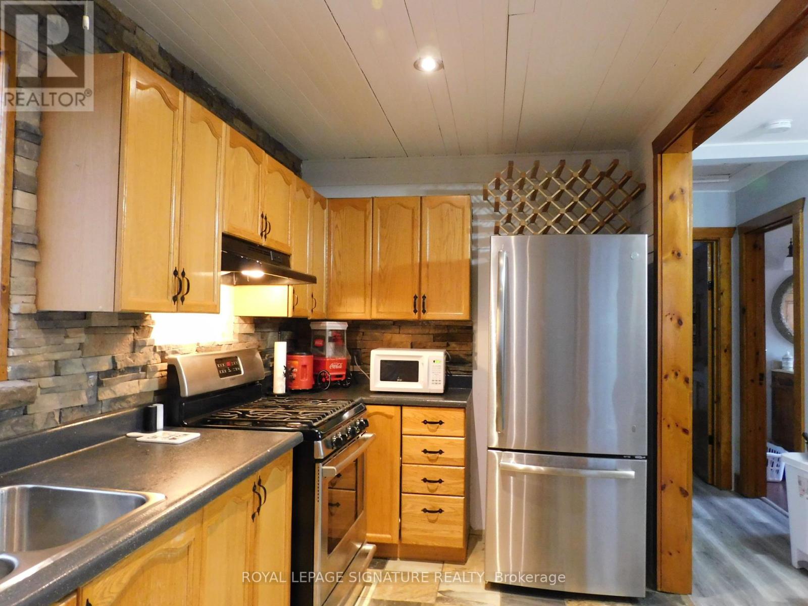 Property at 2 OJIBWAY COURT image 3