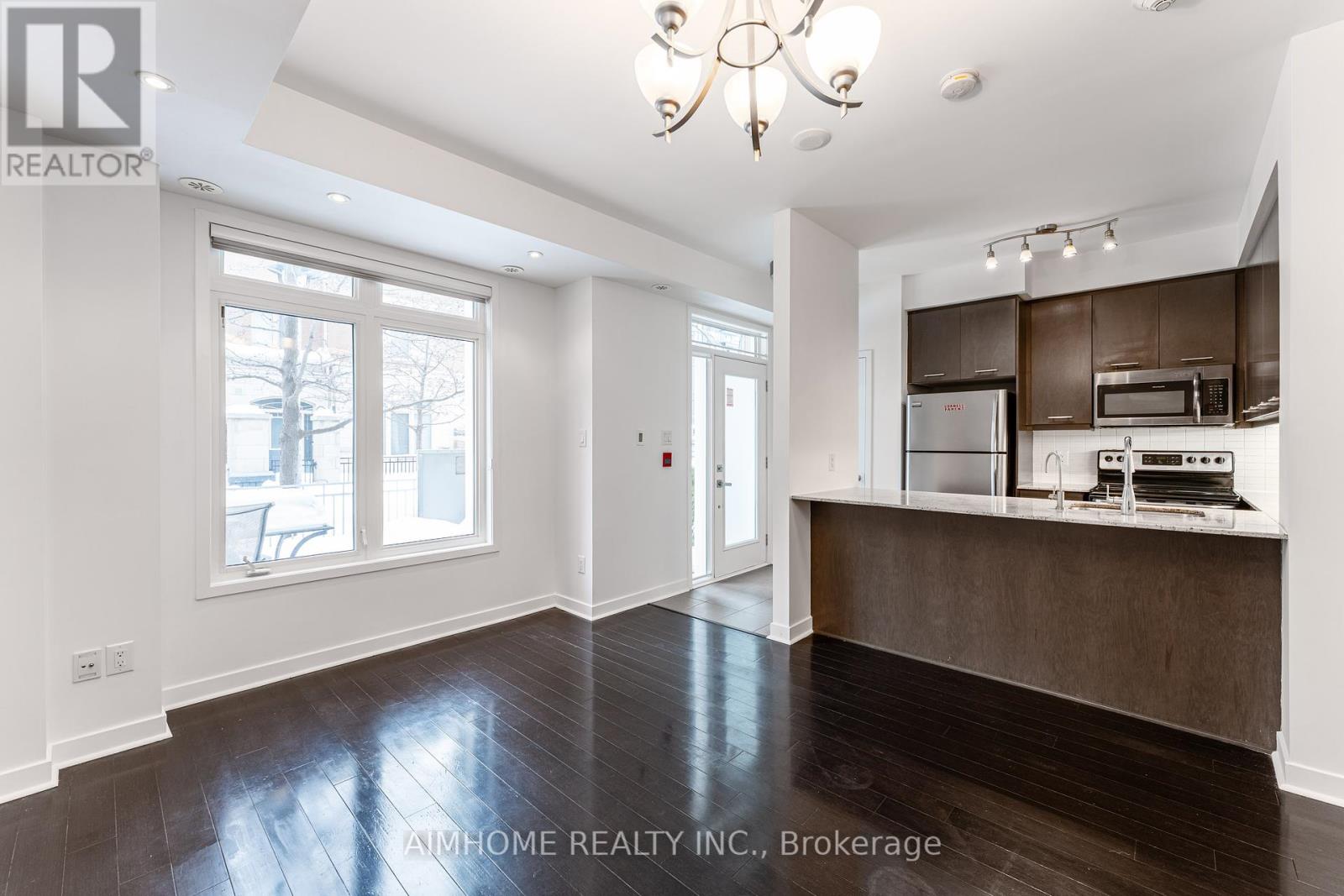 Property at TH6 - 370 SQUARE ONE DRIVE image 4