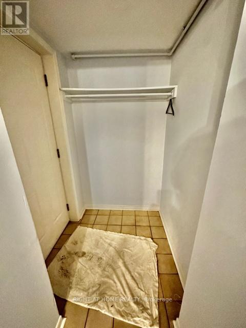 Lower - 23 Paton Road, Toronto, Ontario  M6H 1R7 - Photo 5 - W11984791