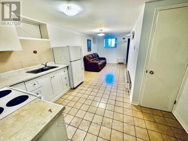 Lower - 23 Paton Road, Toronto, Ontario  M6H 1R7 - Photo 6 - W11984791