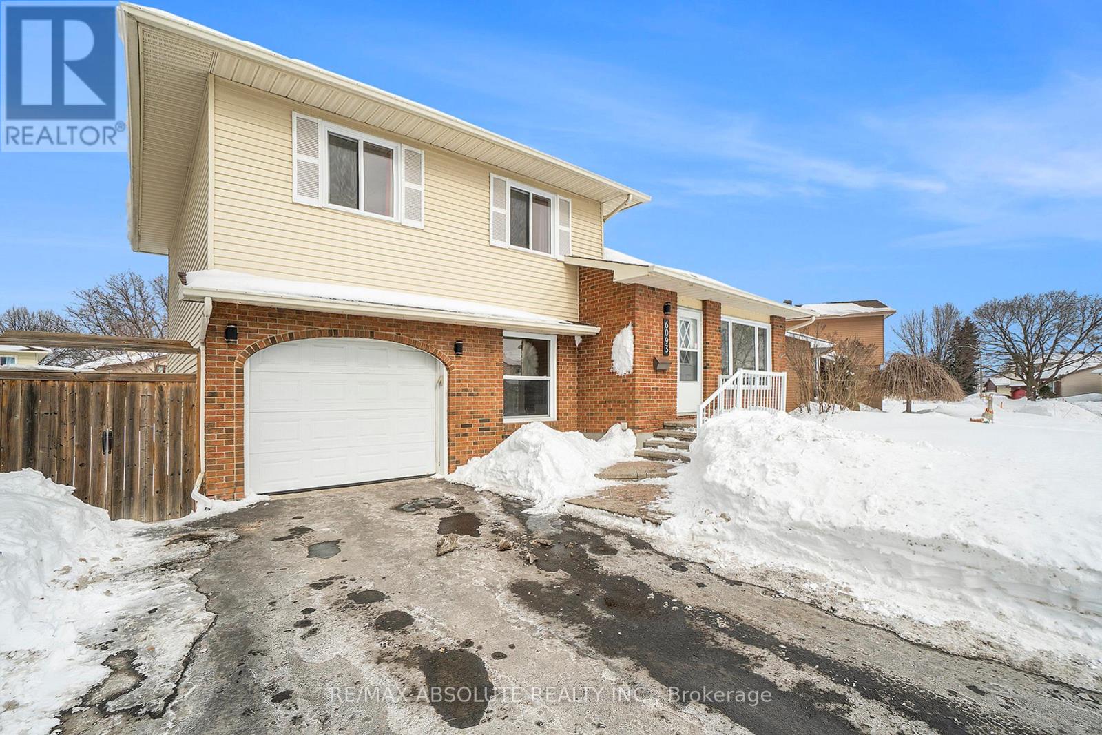 6093 Vineyard Drive, Ottawa, Ontario  K1C 2H7 - Photo 2 - X11984855