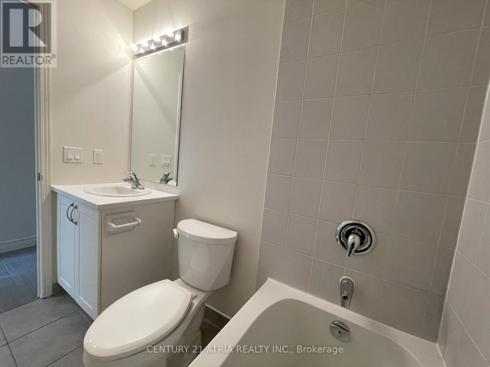 2215 - 339 Rathburn Road W, Mississauga, Ontario  L5B 0K6 - Photo 4 - W11983837