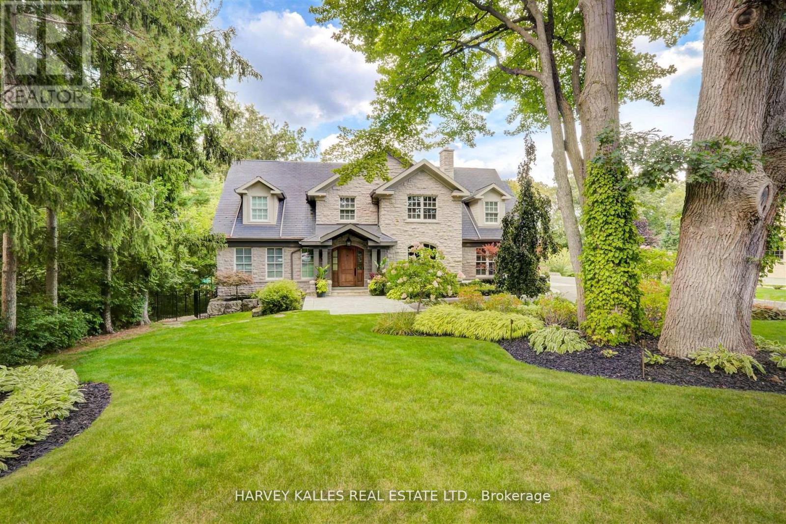 Property at 1199 TECUMSEH PARK CRESCENT image 1