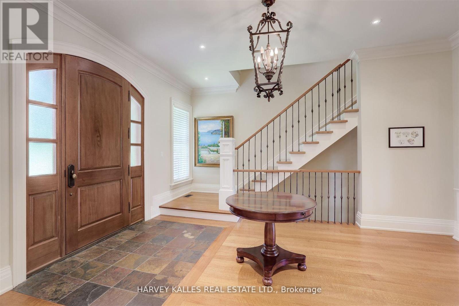 Property at 1199 TECUMSEH PARK CRESCENT image 2