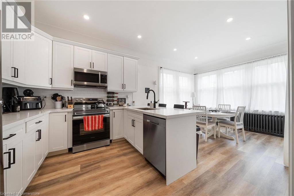 Property at 132 HOLTON Avenue S image 5