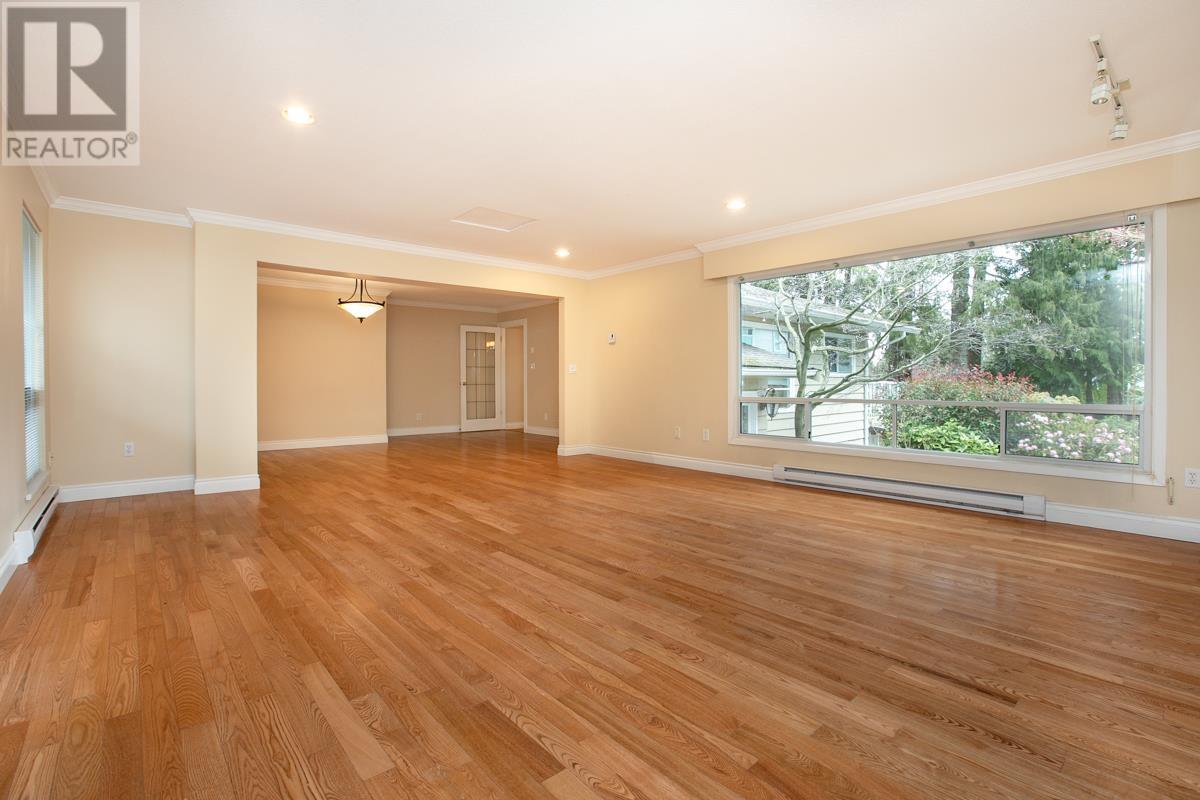 Property at 5065 1 AVENUE image 5