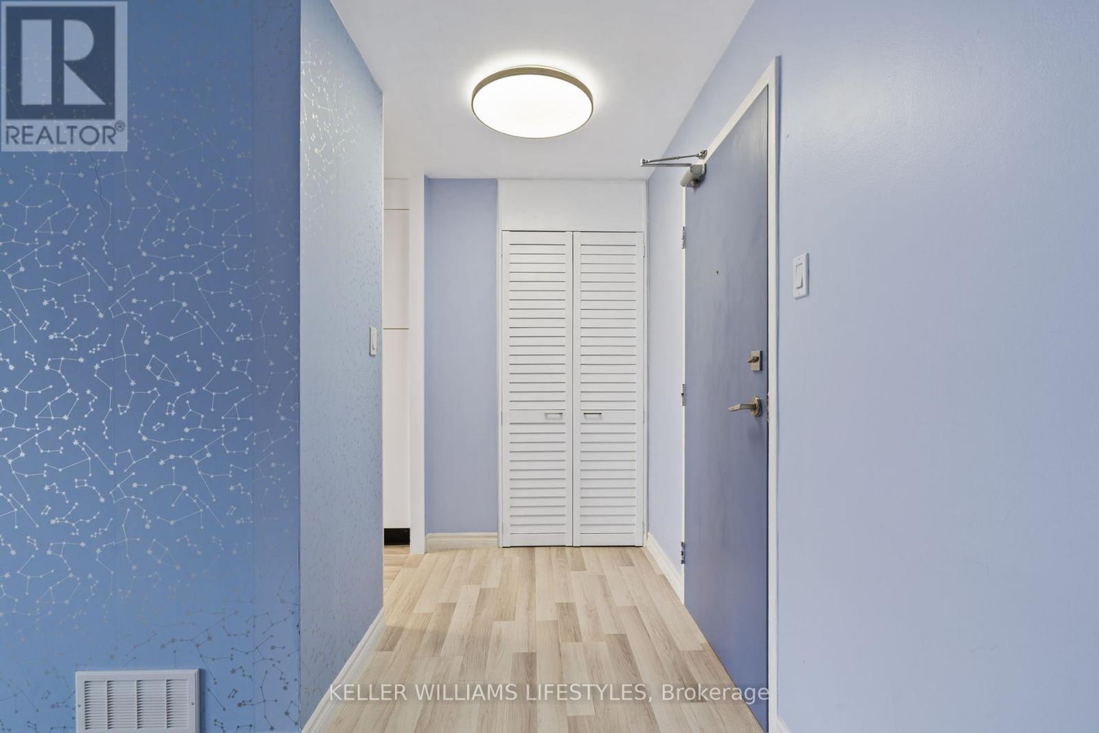 Property at 508 - 931 WONDERLAND ROAD S image 3