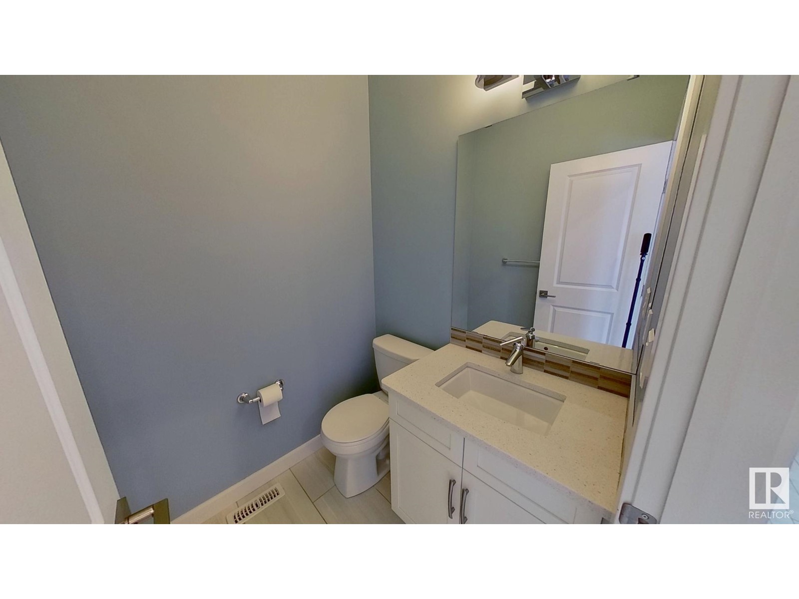 Property at 9534 73 AV NW image 4