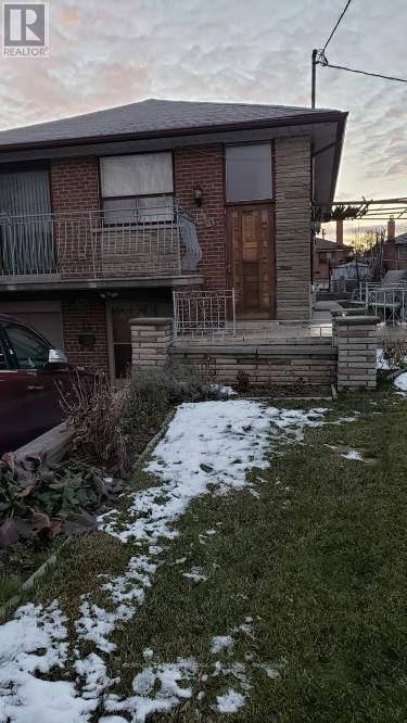 Lower - 12 Bamford Crescent, Toronto, Ontario  M3N 1T8 - Photo 3 - W11985009