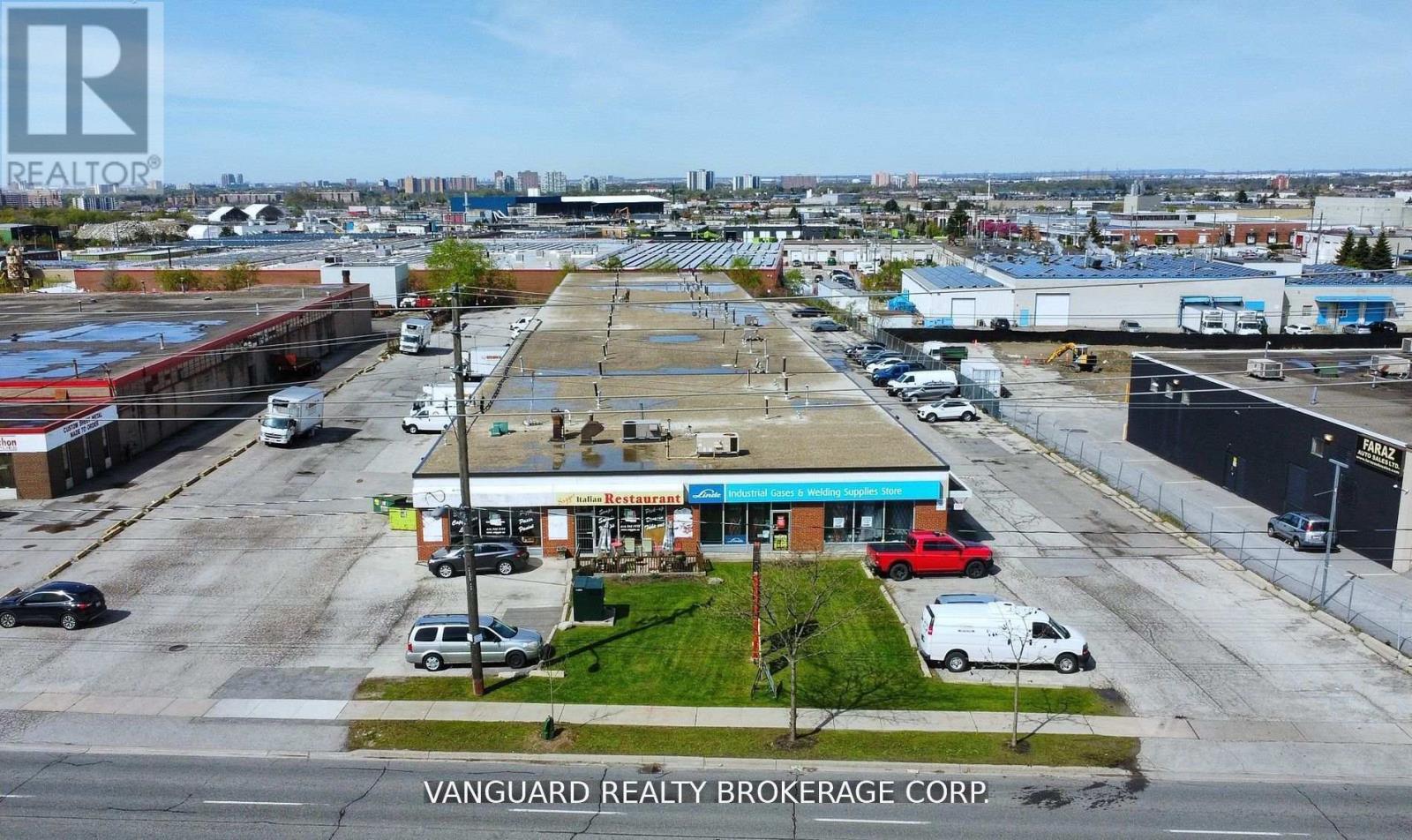 18 - 90 Signet Drive, Toronto, Ontario  M9L 1T5 - Photo 2 - W11985026