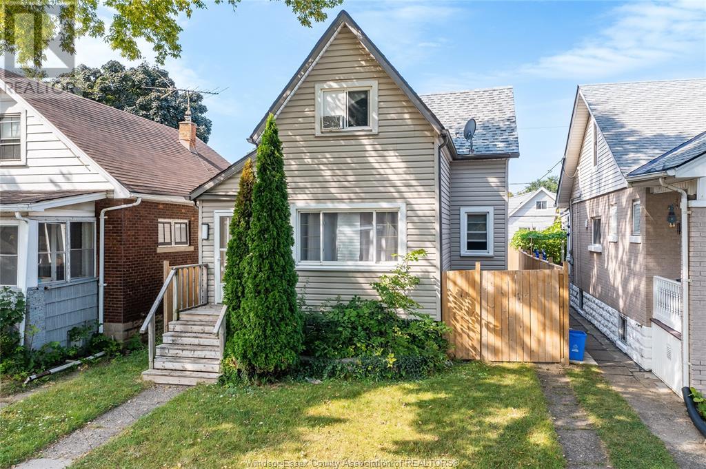 Property at 467 MCKAY AVENUE image 1