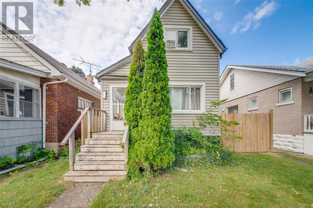 Property at 467 MCKAY AVENUE image 3