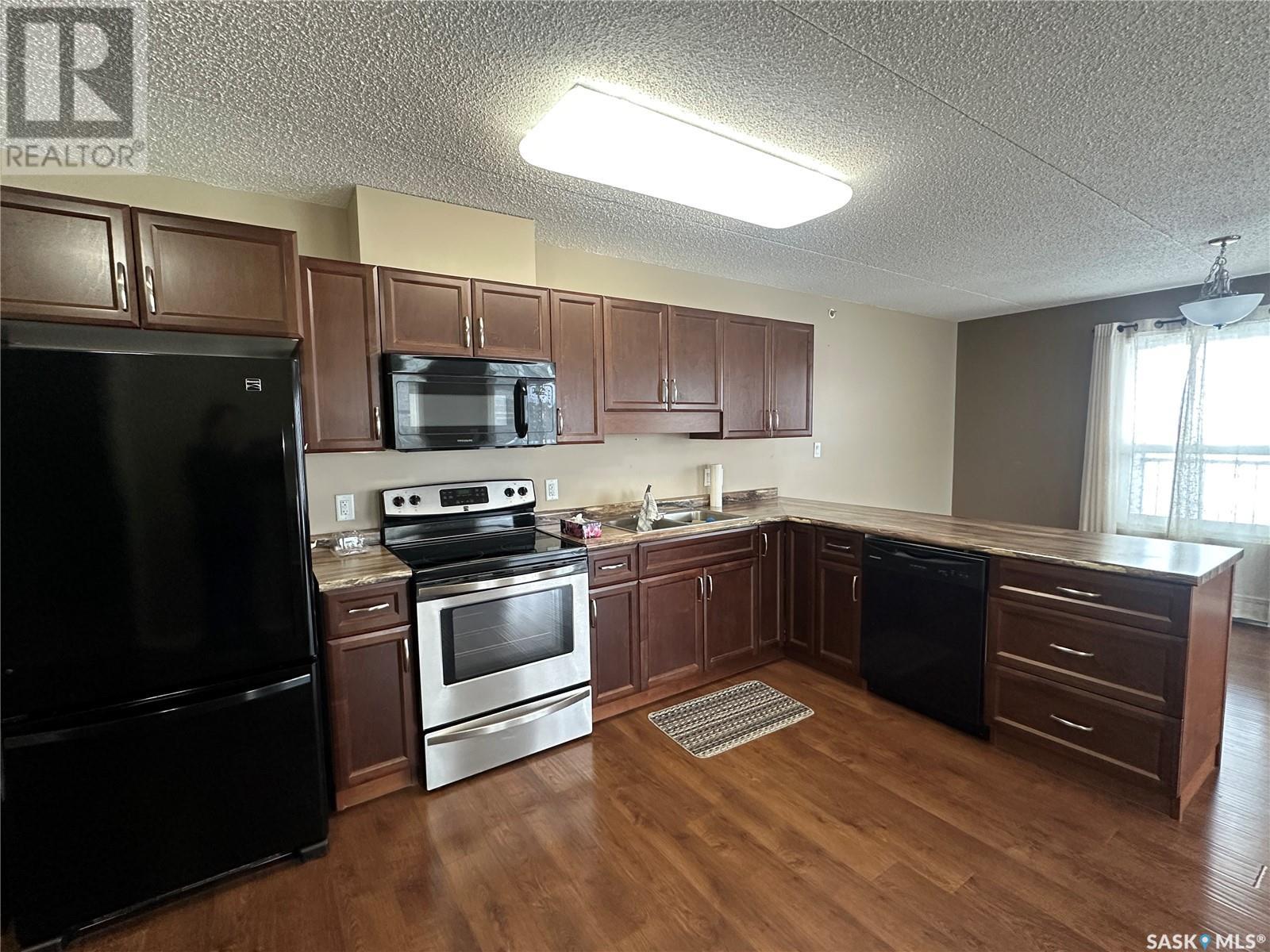 208 825 5th STREET NE, Weyburn, Saskatchewan
