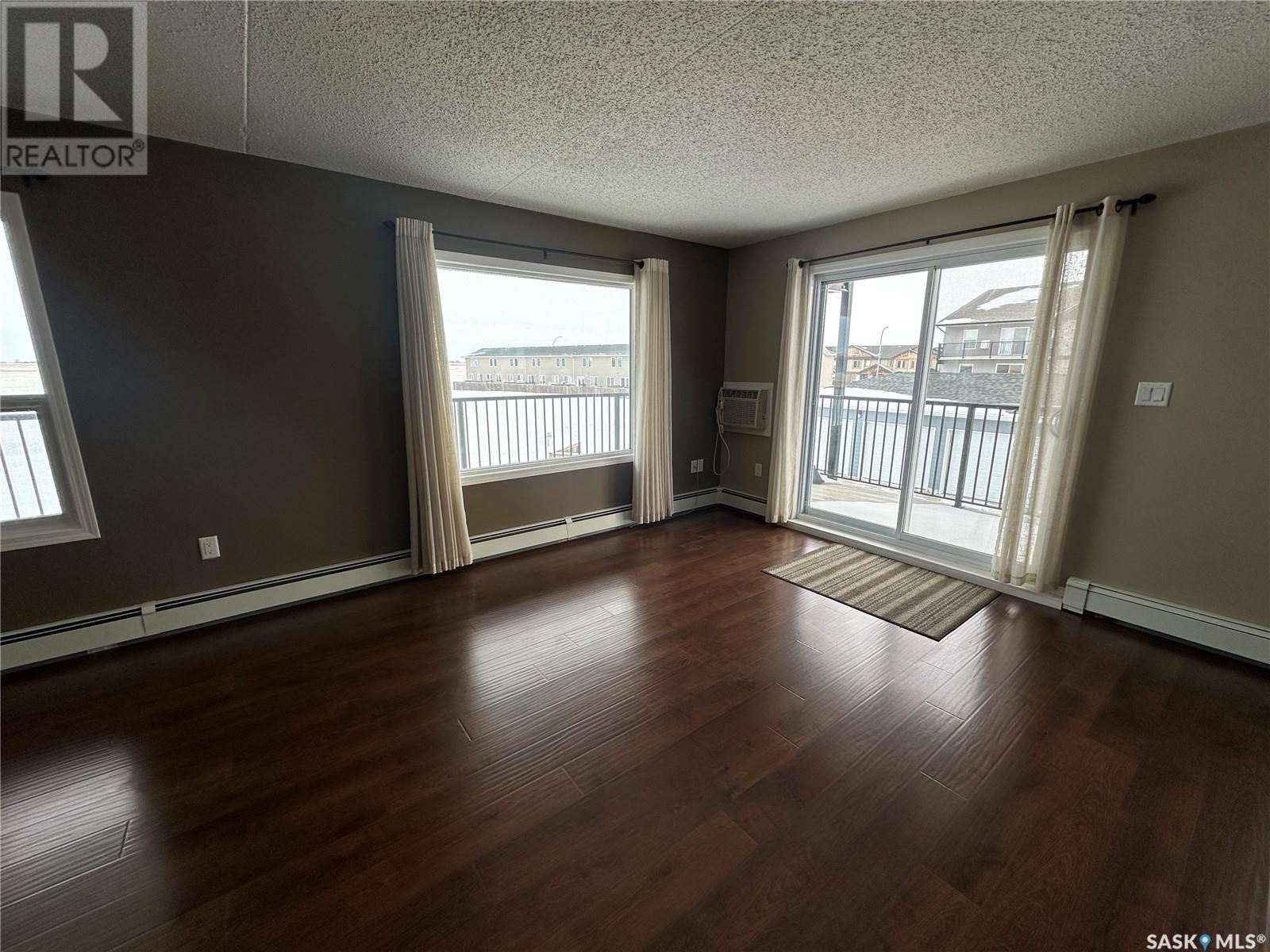 208 825 5th Street Ne, Weyburn, Saskatchewan  S4H 3A5 - Photo 4 - SK996413
