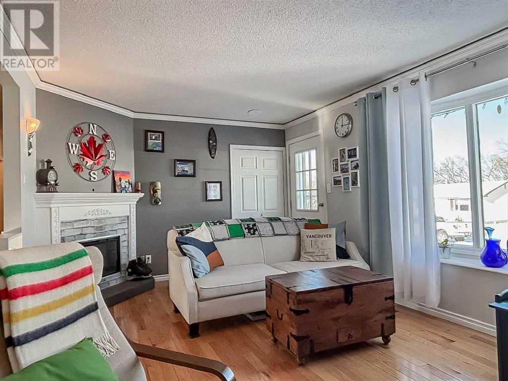 Property at 4806 53 Avenue image 3