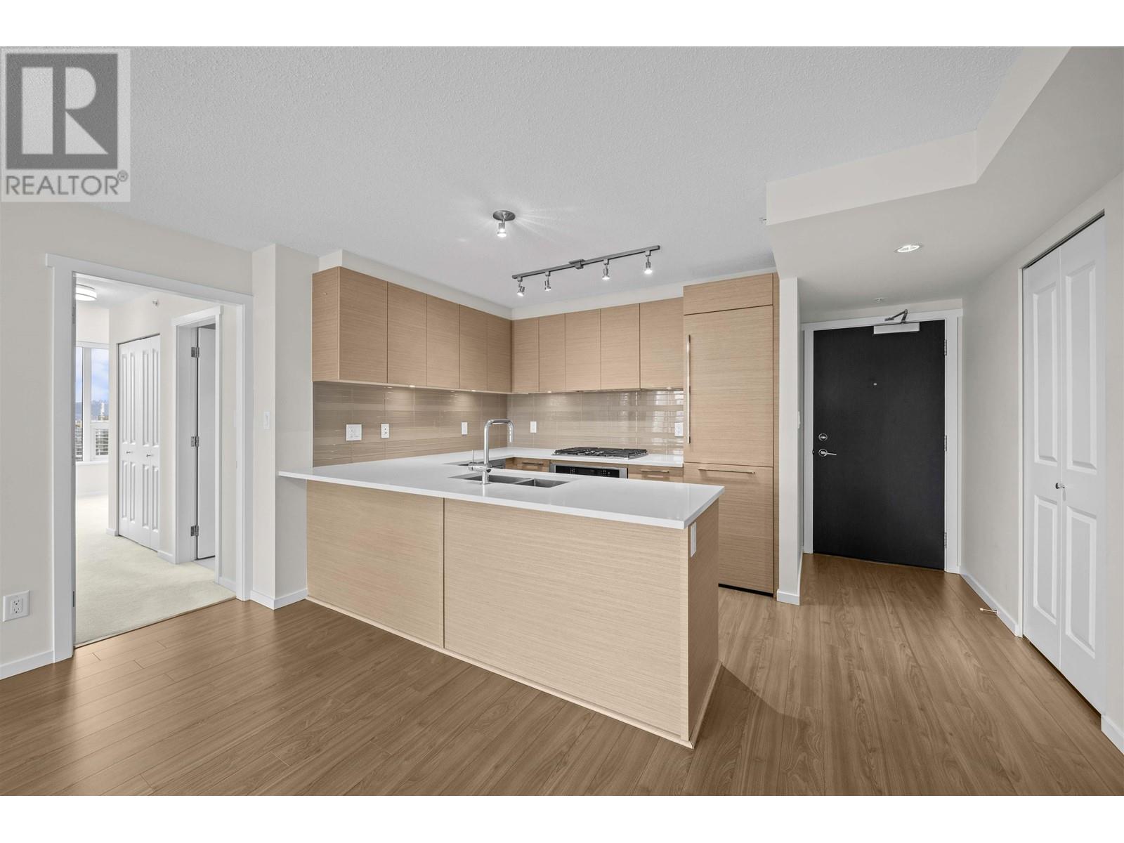 Listing Picture 15 of 35 : 2507 6658 DOW AVENUE, Burnaby / 本拿比 - 魯藝地產 Yvonne Lu Group - MLS Medallion Club Member