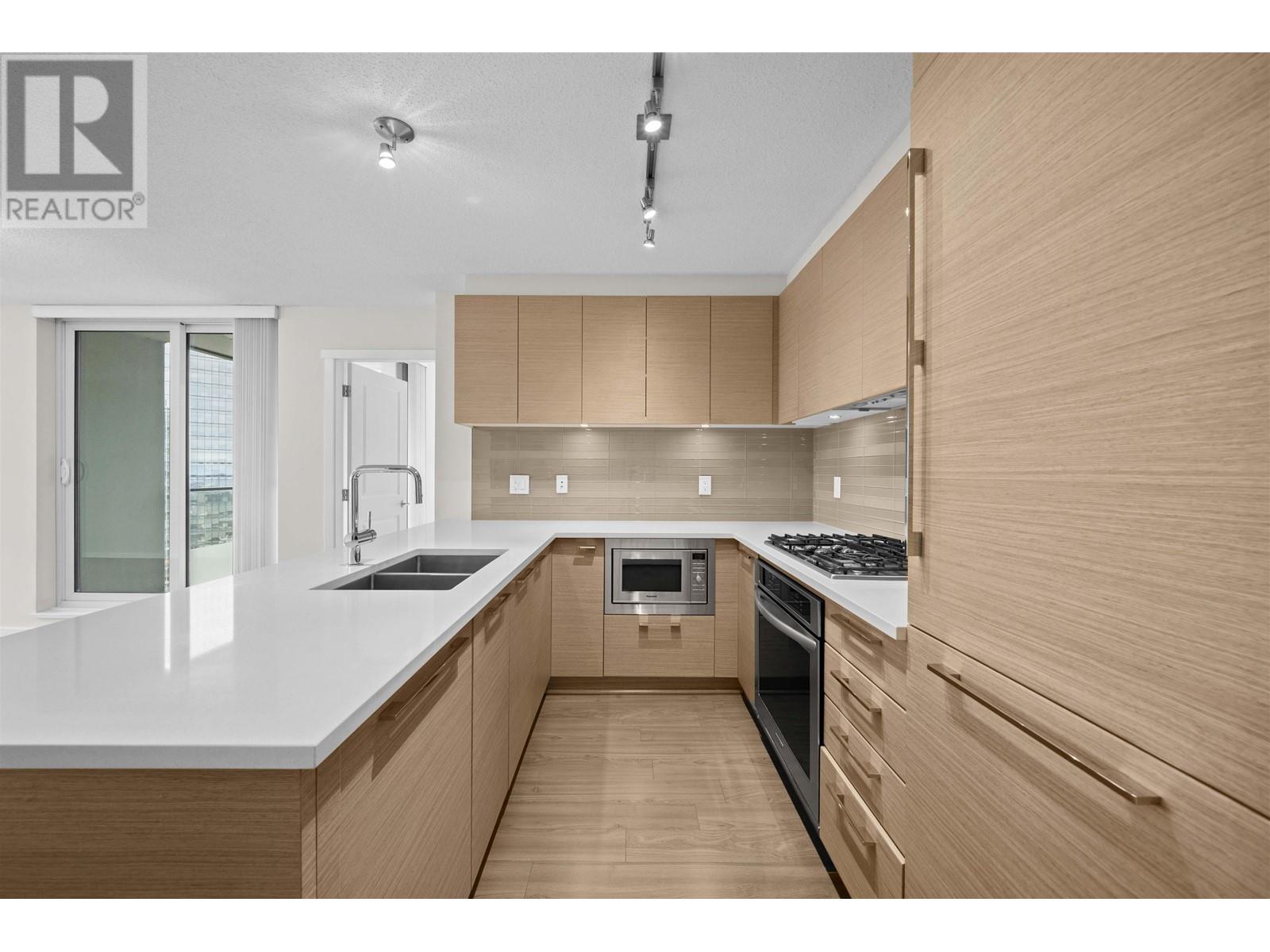 Listing Picture 16 of 35 : 2507 6658 DOW AVENUE, Burnaby / 本拿比 - 魯藝地產 Yvonne Lu Group - MLS Medallion Club Member