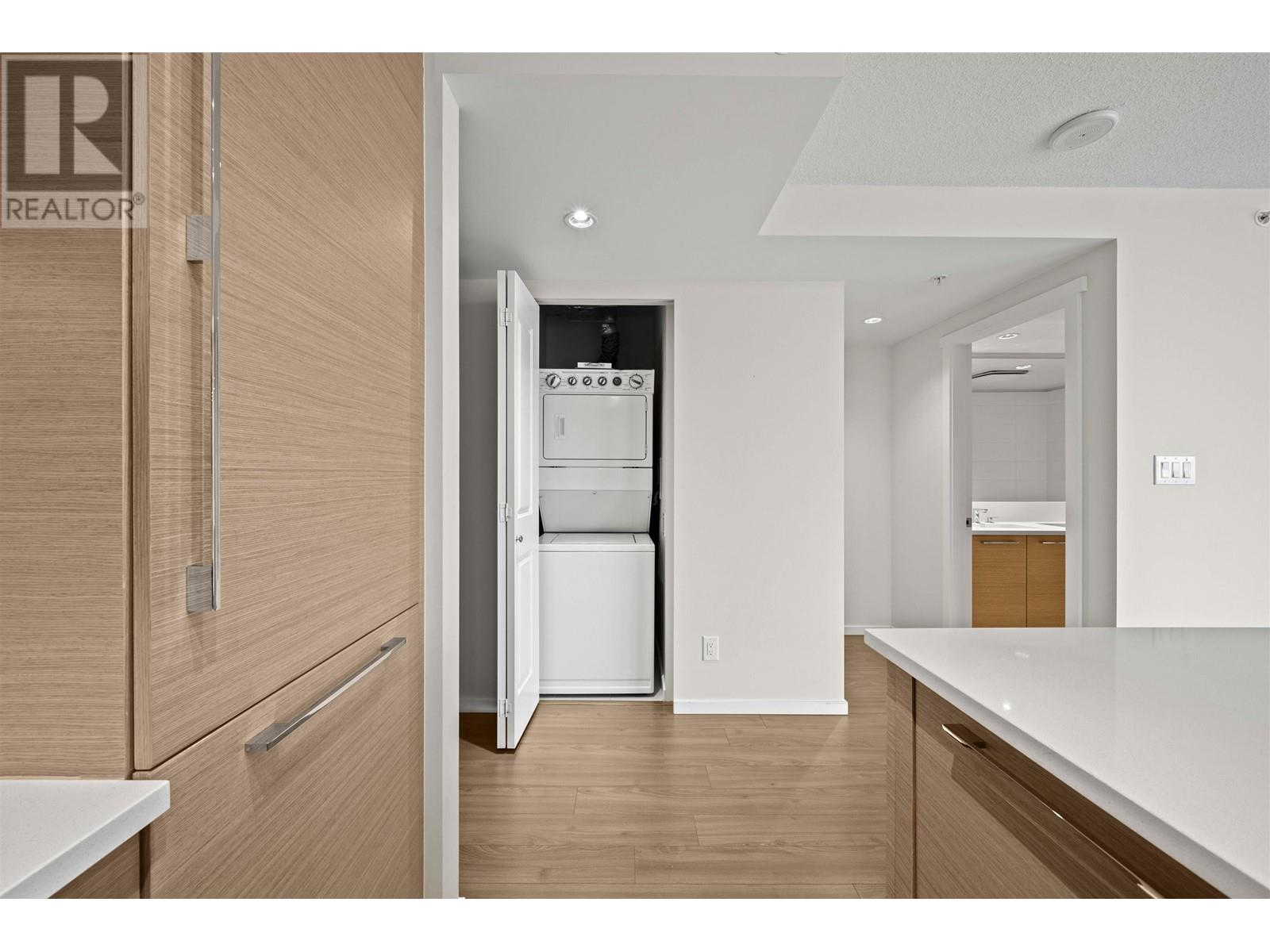 Listing Picture 24 of 35 : 2507 6658 DOW AVENUE, Burnaby / 本拿比 - 魯藝地產 Yvonne Lu Group - MLS Medallion Club Member