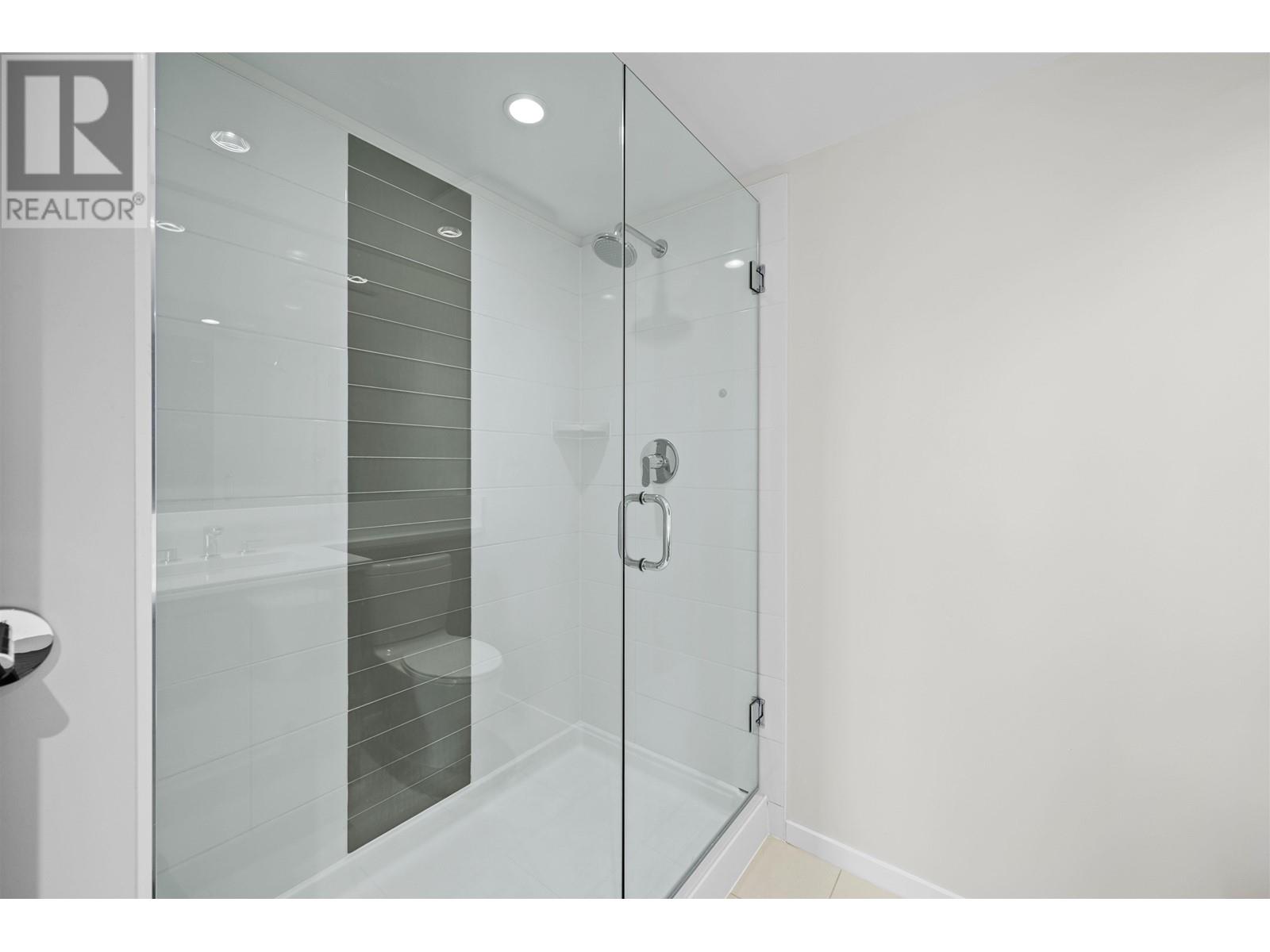 Listing Picture 26 of 35 : 2507 6658 DOW AVENUE, Burnaby / 本拿比 - 魯藝地產 Yvonne Lu Group - MLS Medallion Club Member