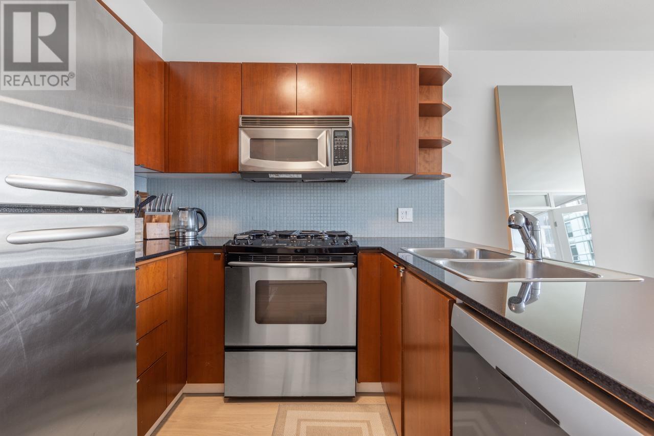 Listing Picture 3 of 19 : 1102 822 SEYMOUR STREET, Vancouver / 溫哥華 - 魯藝地產 Yvonne Lu Group - MLS Medallion Club Member