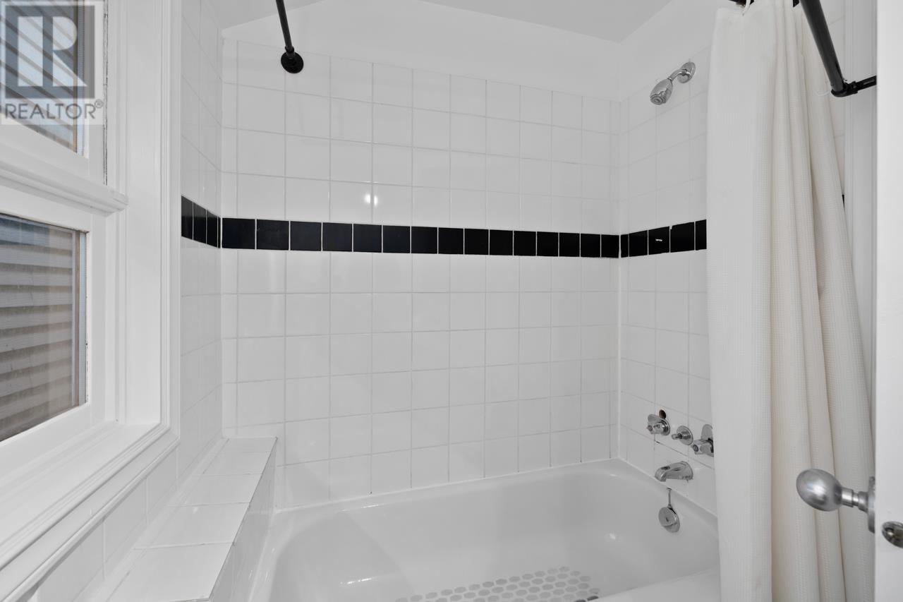 Listing Picture 18 of 32 : 3 451 E PENDER STREET, Vancouver / 溫哥華 - 魯藝地產 Yvonne Lu Group - MLS Medallion Club Member