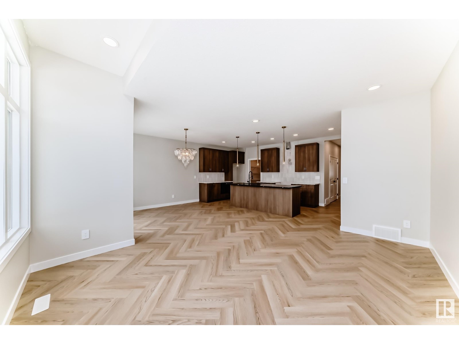 Property at 4231 206 ST NW image 4