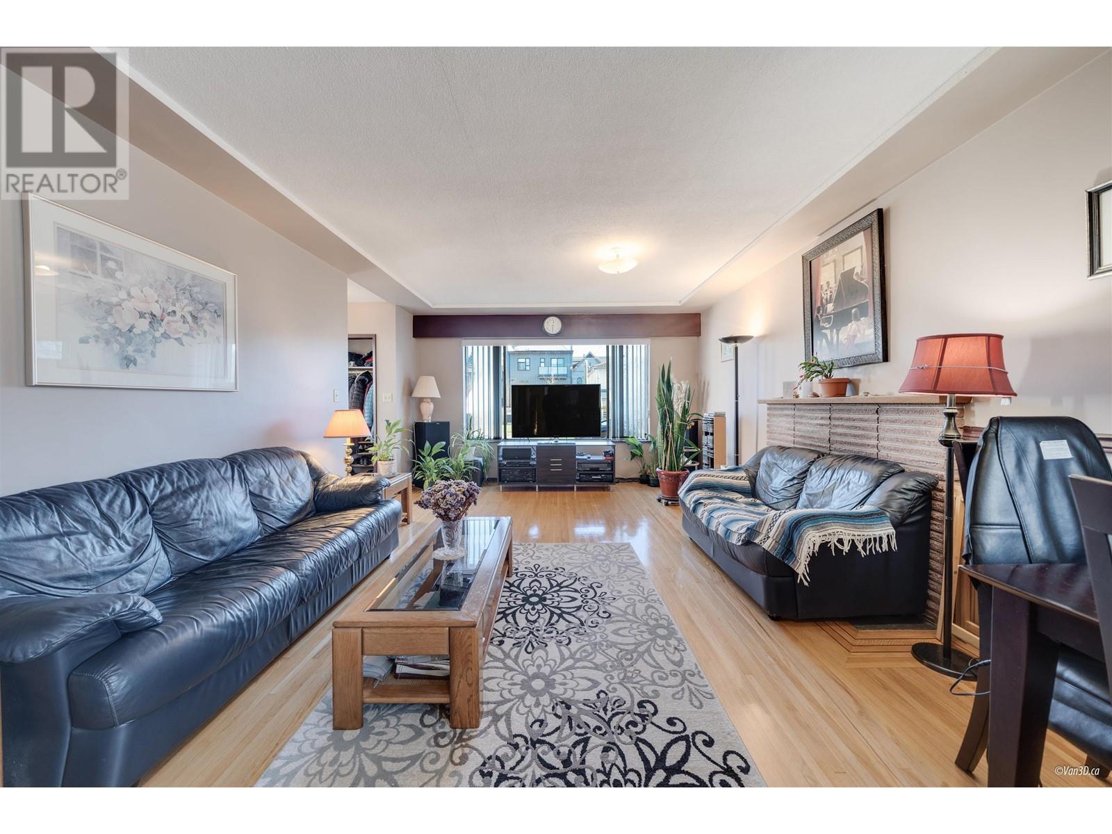 4015 Alice Street, Vancouver, British Columbia  V5N 4M9 - Photo 2 - R2959330