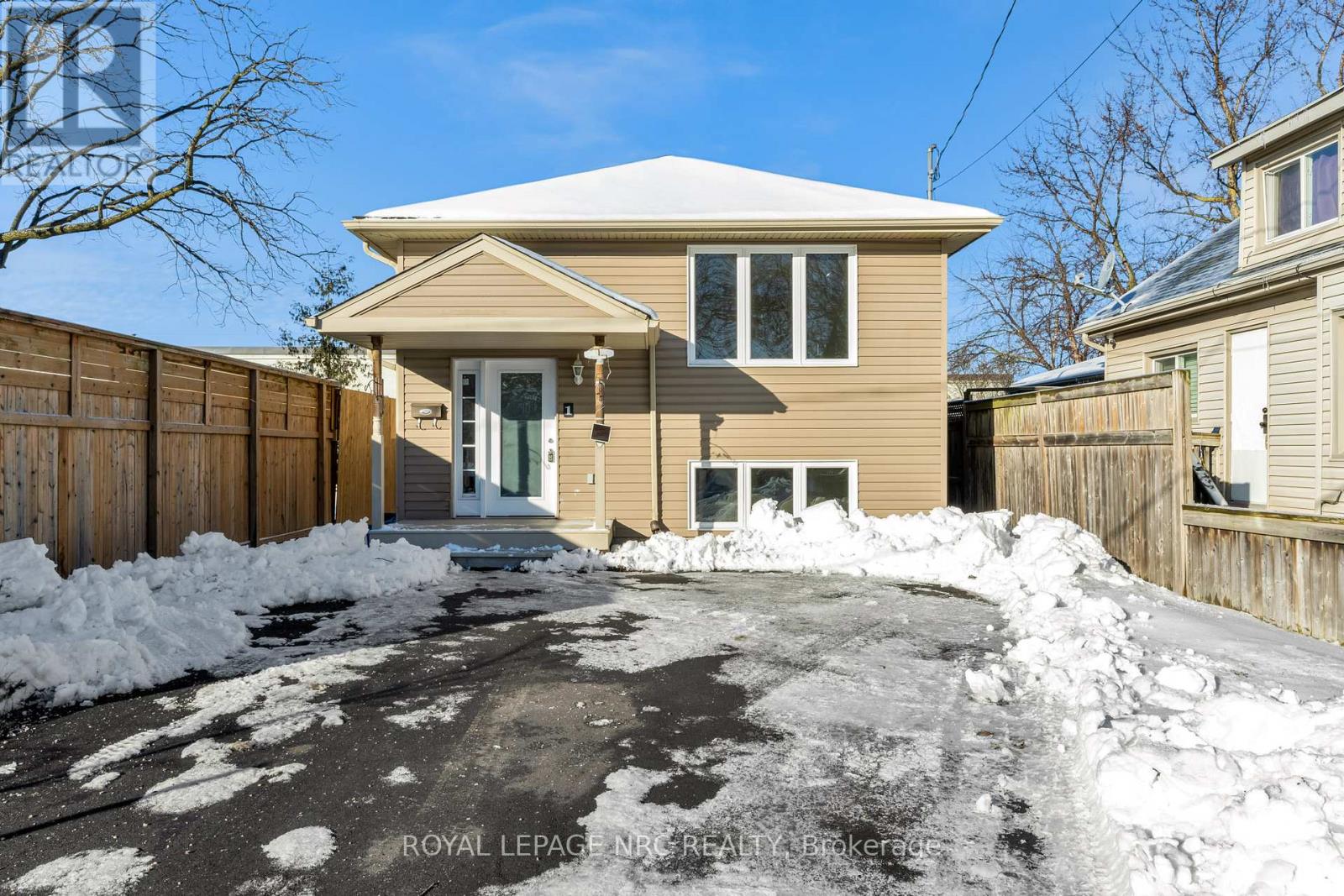 1 Thornton Street, St. Catharines, Ontario  L2P 1T9 - Photo 1 - X11985517