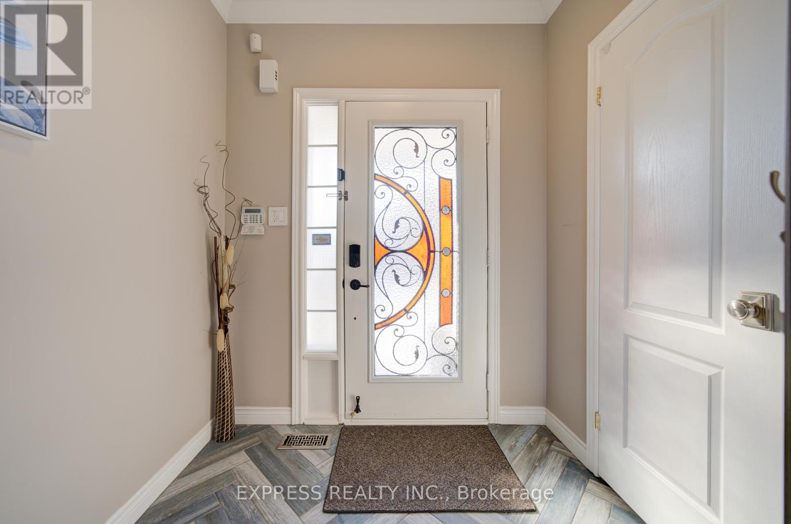 Property at 4 ALMEJO AVENUE image 3