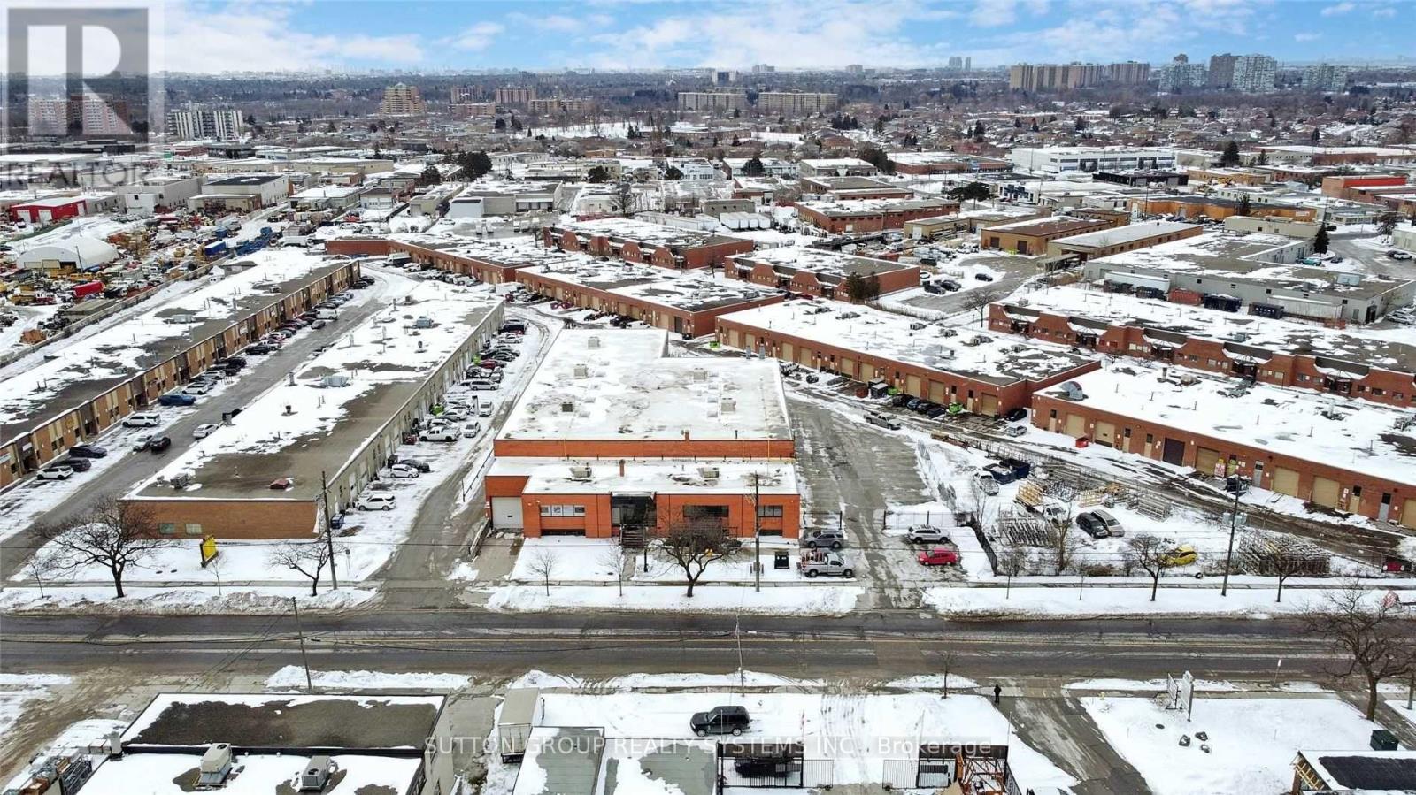 157 Toryork Drive, Toronto, Ontario  M9L 1X9 - Photo 10 - W11985396